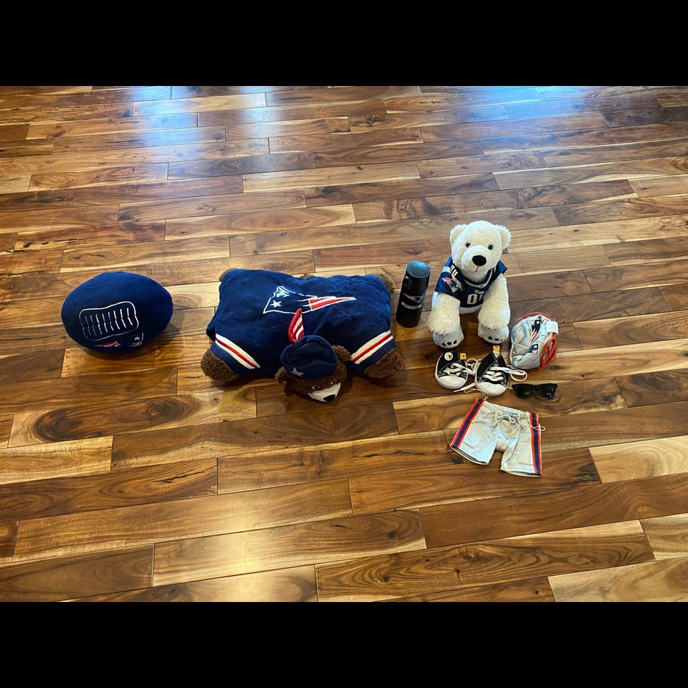 Lot of 4 New England Patriots Gear & Decor